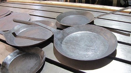 geschmiedete Pfanne mit rundem Griff.JPG - Geschmiedete Pfannen mit rundem Griff